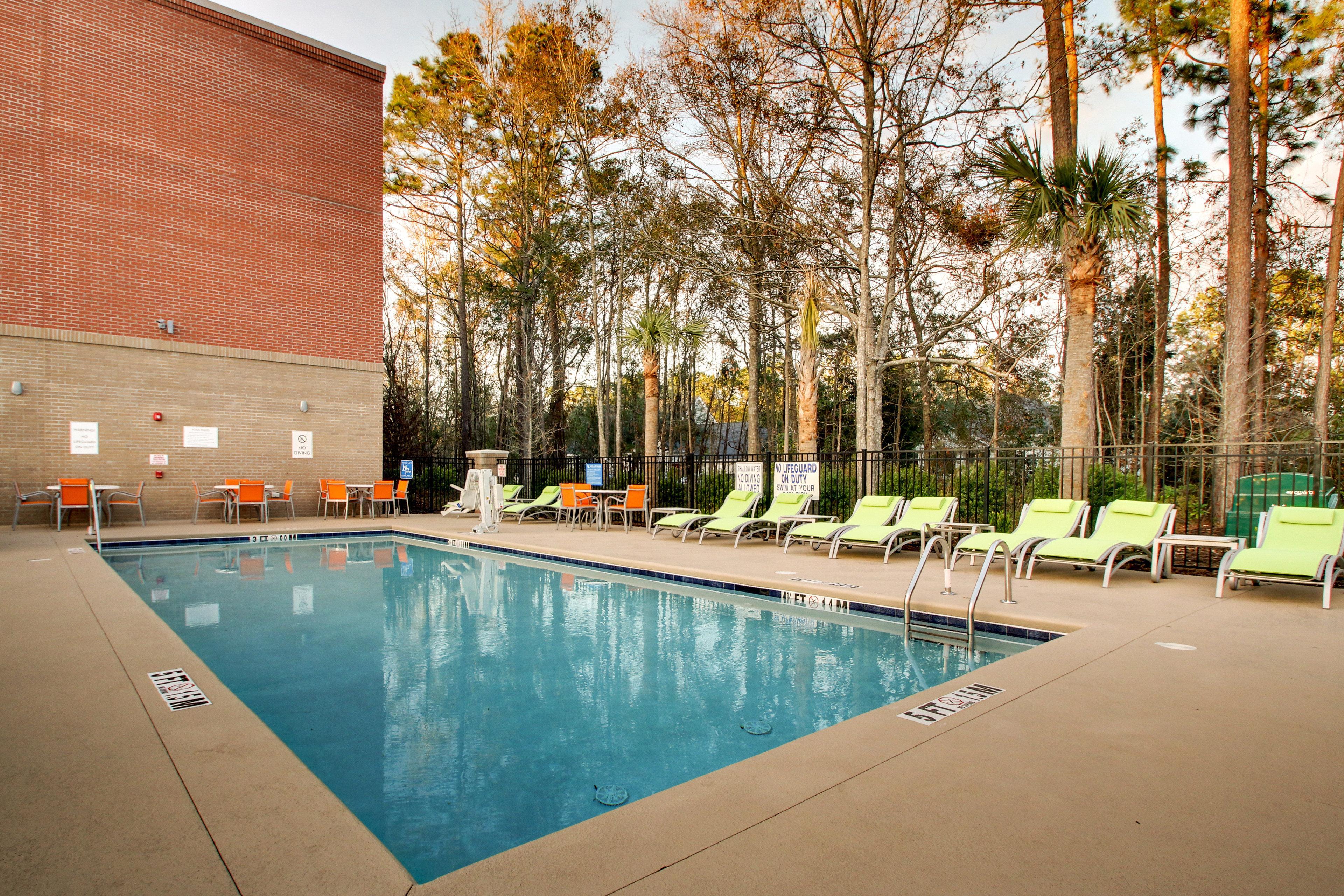 Holiday Inn Express & Suites - Summerville By Ihg Exterior photo